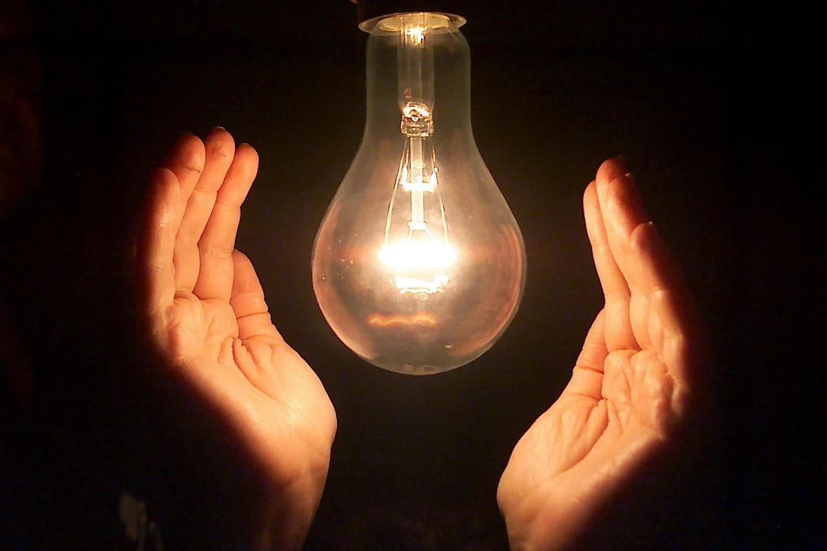 Rastreator: tres de cada diez españoles renuncian a cambiar de compañía de luz por los trámites