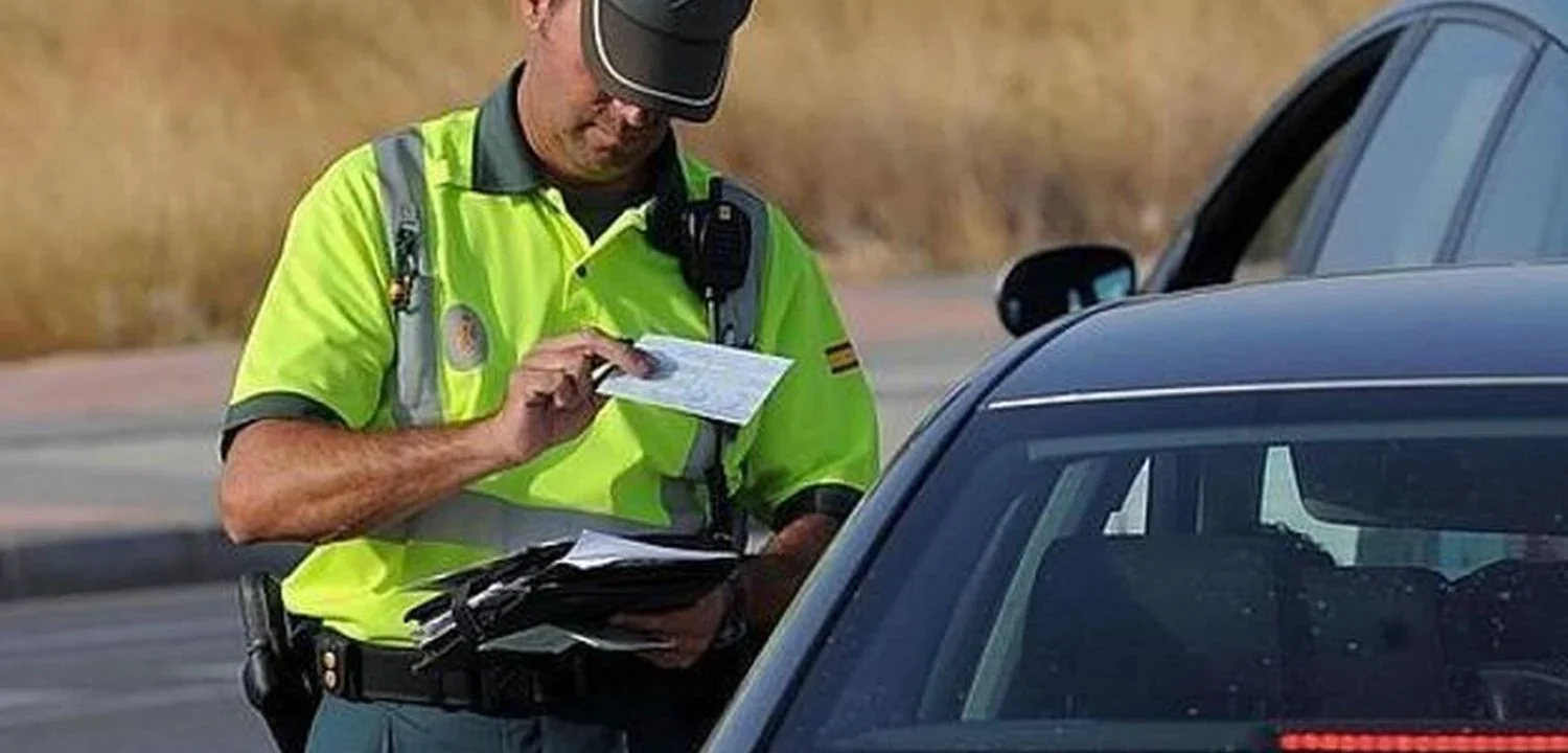 La DGT se está hinchando a poner multas de 200 euros por este motivo: cuidado, puedes ser el siguiente
