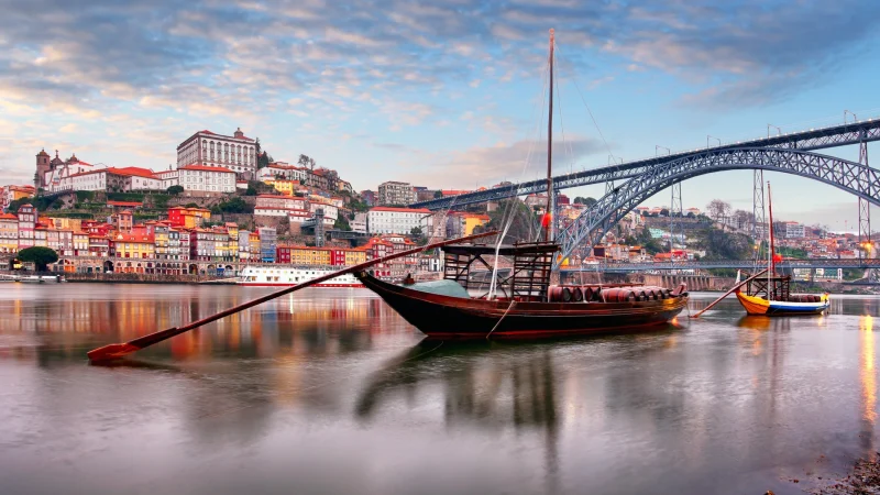 Viaja gratis por toda Europa en una espectacular casa rodante 6 Merca2.es paisaje urbano casco antiguo oporto oporto portugal valle rio duero 98 Merca2.es