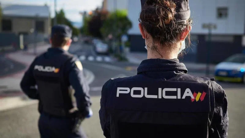 La Policía retransmite el abordaje a un barco mercante que llevaba toneladas de cocaína en sus bodegas 1 Merca2.es Policía nacional: el golpe al narcotráfico y la cooperación entre fuerzas