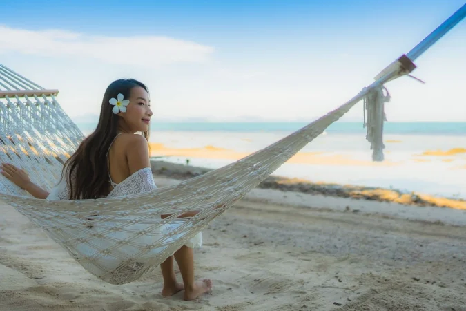 portrait beautiful young asian woman sitting hammock around sea beach ocean relax Merca2.es