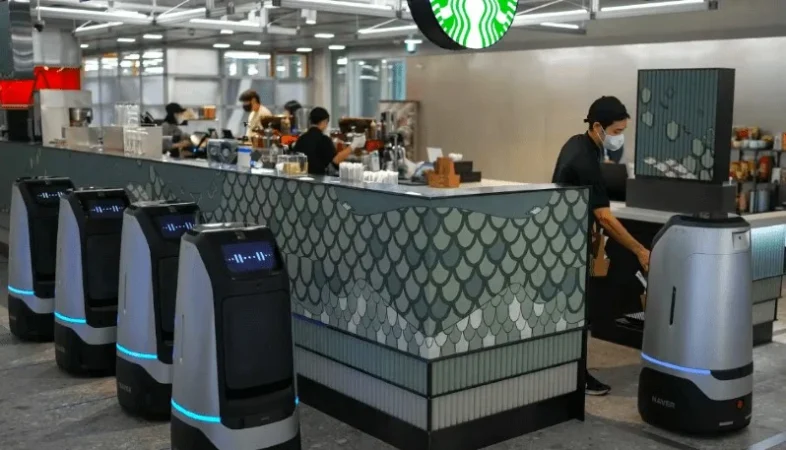 Starbucks aplasta las previsiones tras años de crisis y deja en evidencia al resto de cadenas de café 2 Merca2 Starbucks inaugura su local 100% robotizado