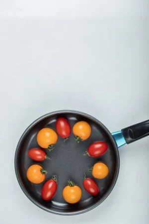 summer food colorful tomatoes inside pan high quality photo Merca2.es
