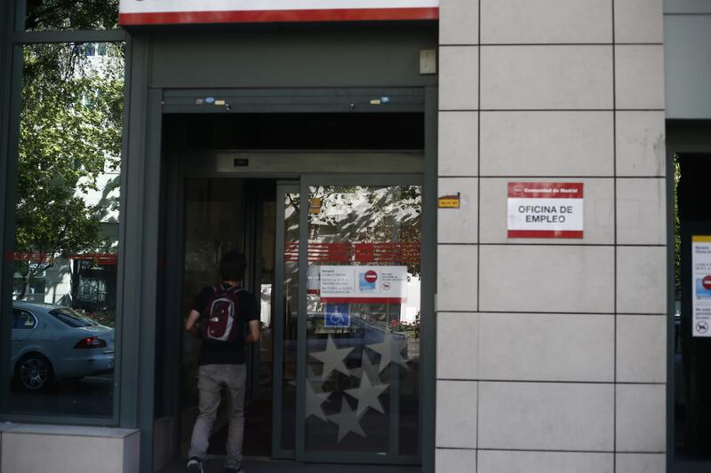 Según Funcas, la recuperación del empleo en junio se sustentó principalmente en la contratación temporal