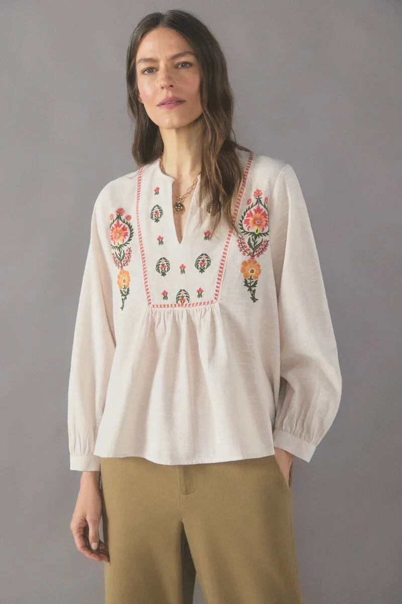 Blusa bordad contraste