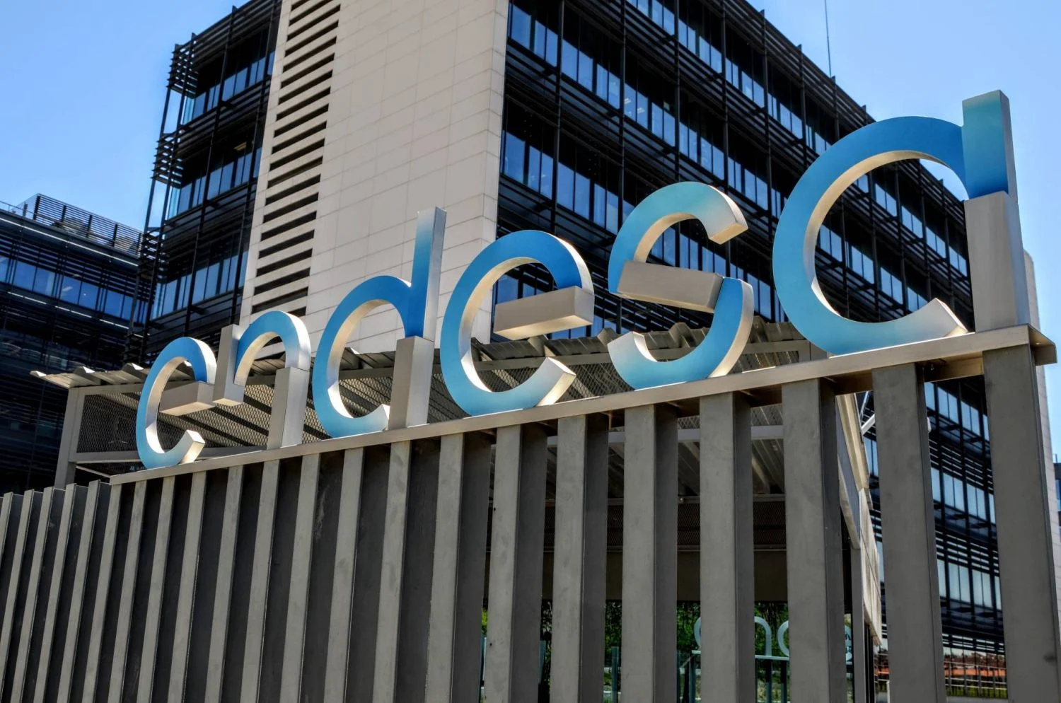 El mercado celebra el dividendo del plan estratégico de Endesa