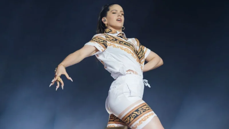 Rosalía sacude 2025 con “Berghain”: algunos la alaban como canción del año, otros denuncian excesos 1 Merca2.es Zara nos trae las sandalias perfectas para imitar el estilo de la Rosalía