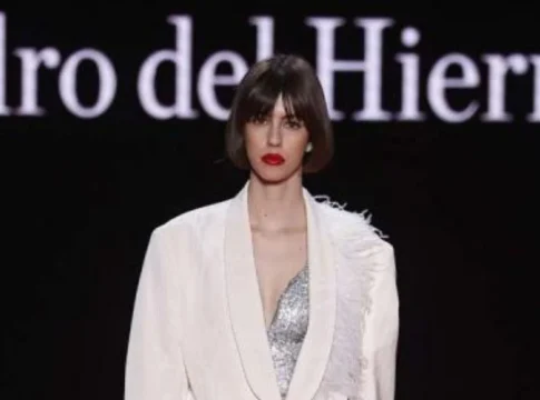 Pedro-Del-Hierro-chqueta La blusa de Pedro del Hierro en rebajas ideal para combinar con pantalón blanco
