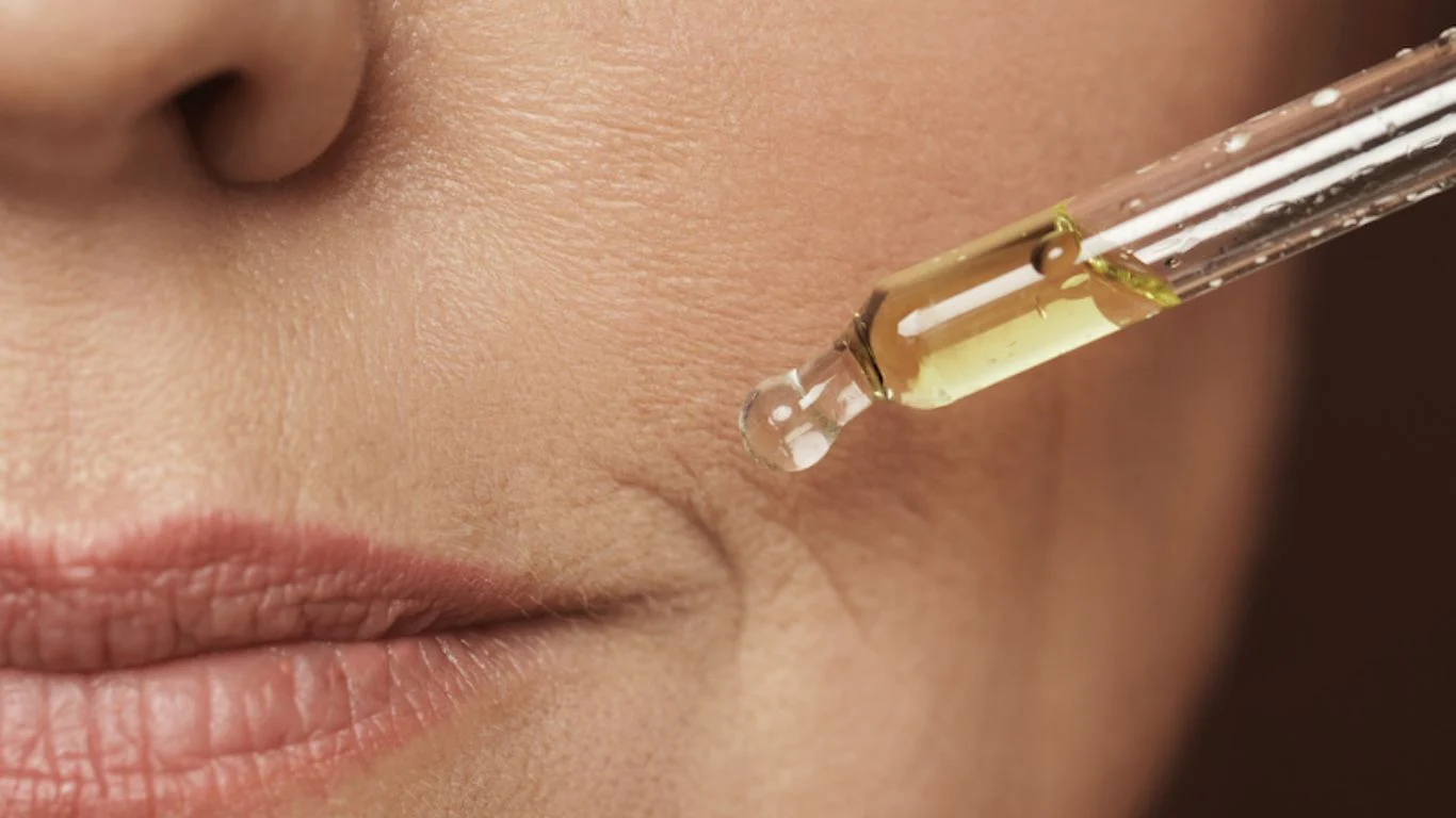 Te contamos cuáles son los mejores sérums con retinol: lo han petado este año en el mercado