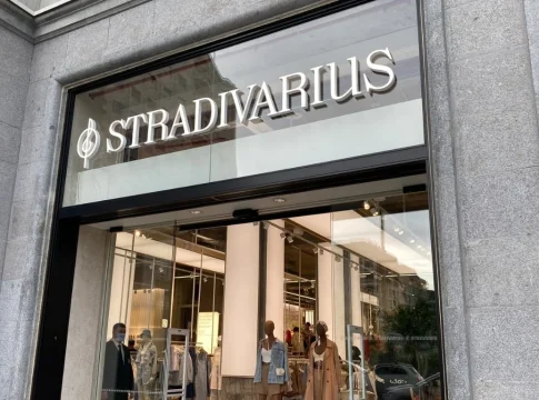 Stradivarius Este conjunto de Stradivarius se adapta a todos los cuerpos y lo consigues solo por hoy a un precio increíble