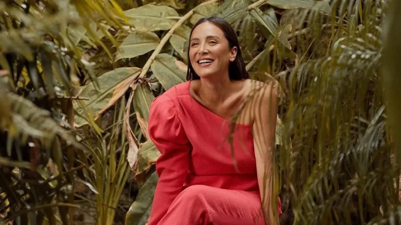 Tamara Falcó la clava con este pantalón blanco que puedes comprar hoy mismo con el 50% de descuento 1 Merca2.es Los pantalones de Tamara Falcó que enamoraron