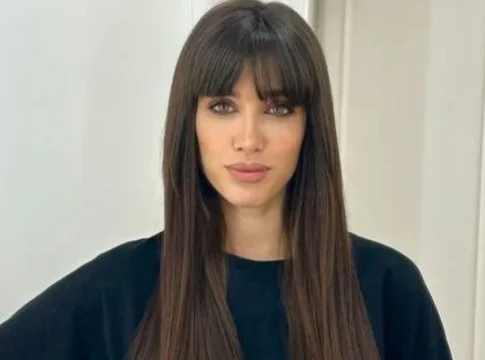 Teresa-Bass-look Zara tiene el vestido que Teresa Bass elige para destacar tus curvas por menos de 30 euros