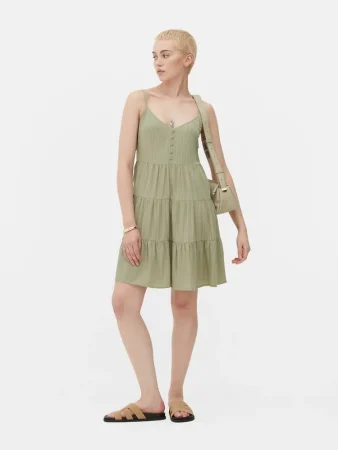 Vestido corto a capas con textura