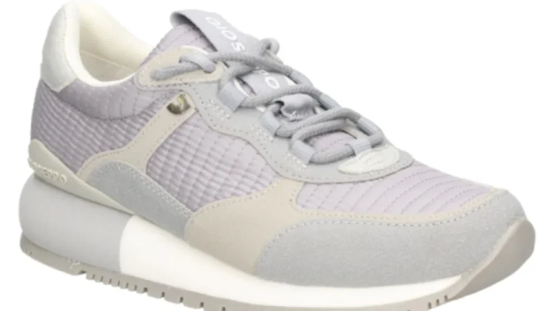 El armario de Elsa Pataky: estilo por menos de 50 euros que puedes tener en tu casa 2 Merca2.es Zapatillas Elsa Pataky Merca2.es