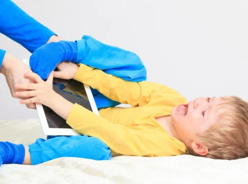 adiccion-digital-habitos-hijos Adiós a la adicción digital: 3 hábitos para que tus hijos disfruten de la vida real