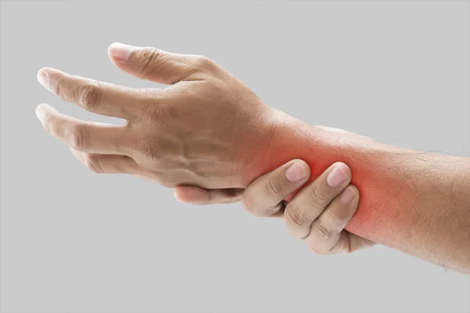 Di adiós al dolor de tendinitis con estos ejercicios eficaces 1 Merca2.es Ejercicios para aliviar la tendinitis en la muñeca