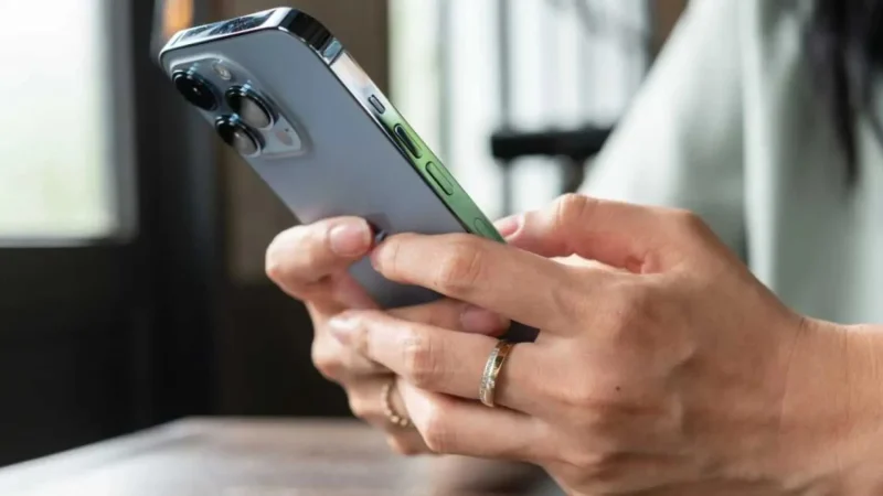 Apple advierte a sus usuarios españoles sobre posibles ciberataques en su contra 1 Merca2.es Apple advertencia