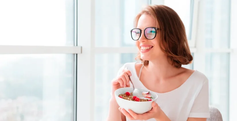 Cómo hacer "avena nocturna" el desayuno que está conquistando a España