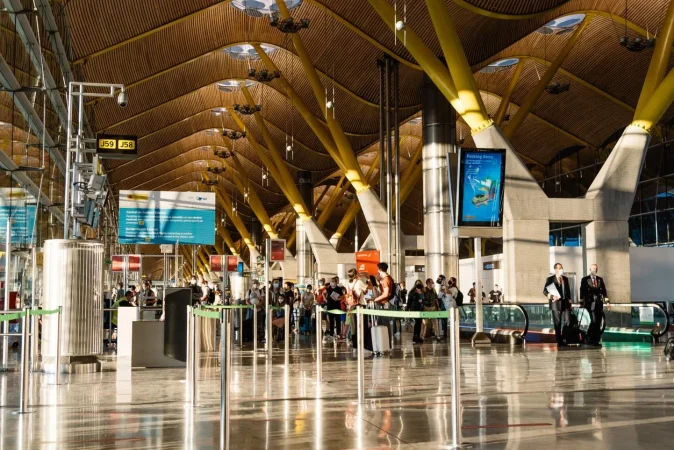 Los aeropuertos europeos que pueden arruinar tus vacaciones: ¡Evítalos para tener un viaje sin problemas! 3 Merca2.es barajas 42c1def2 1254x837 Merca2.es