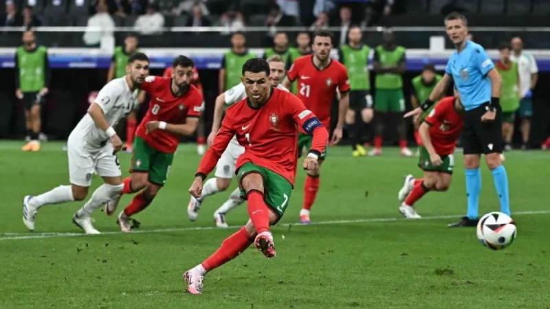 Esta tecnología nos cuenta el comportamiento del corazón de Cristiano Ronaldo durante su partido ante Eslovenia 8 Merca2.es Cristiano Portugal