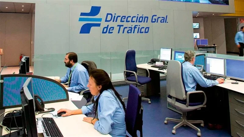 Mucho ojo con esto: cambio gordo del año de la normativa de tráfico de la DGT 5 Merca2.es DGT timo