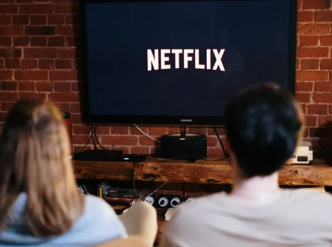 Intriga y pasión en solo seis capítulos: la serie española que triunfa en Netflix Intriga y pasión en solo seis capítulos: la serie española que triunfa en Netflix