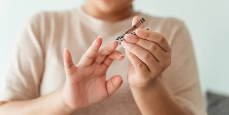 Si te cortas las uñas así lo estás haciendo mal desde siempre