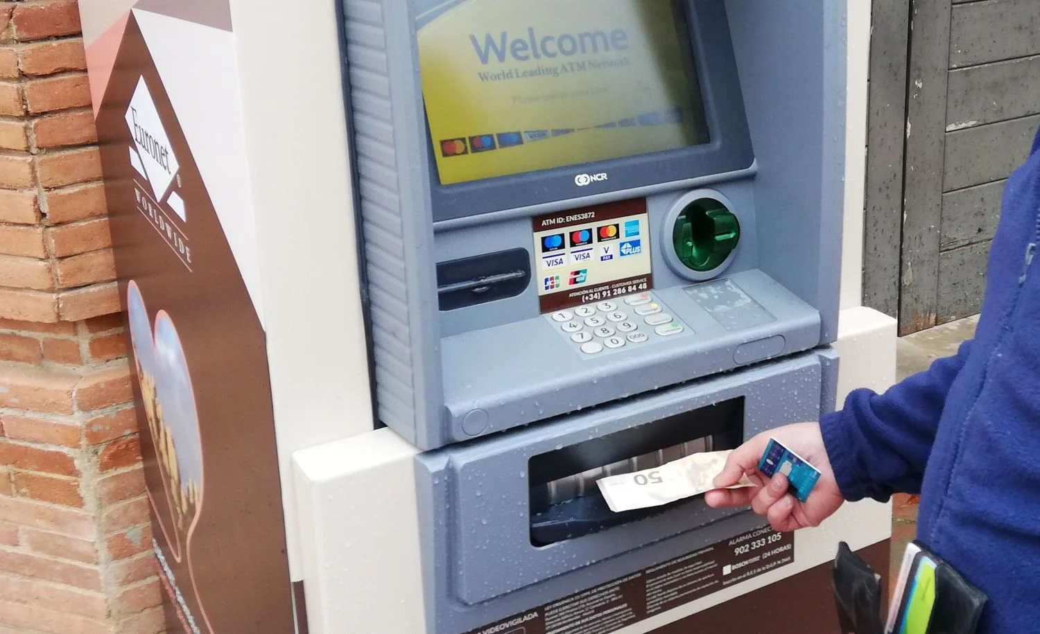 La OCU, siempre preocupada por tu bolsillo: estos son los bancos desde los que puedes sacar gratis