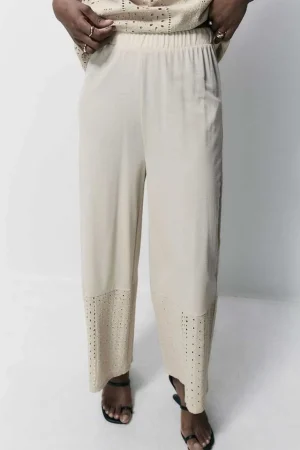 El Corte Inglés tiene los pantalones más fresquitos y cómodos de Sfera para vestir bien este verano 23 Merca2.es 2024072614053531224 Merca2.es