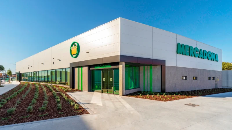 Limpiar los cristales nunca ha sido tan fácil: Mercadona lanza su nuevo producto estrella en limpieza del hogar 38 Merca2.es 98 Merca2.es