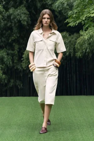 Con Zara y el estilo capri, el verano nunca ha sido tan elegante y mediterráneo 39 Merca2.es BERMUDA DENIM ZW COLLECTION