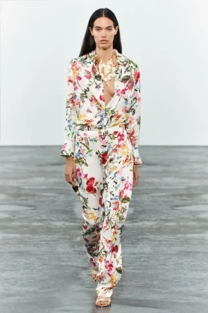 Camisa Estampada y Pantalón Abullonado: Un Dúo Sofisticado de Zara Woman Collection