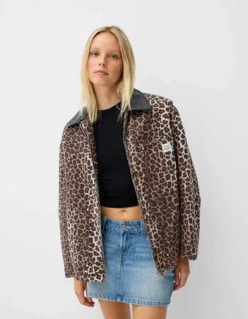 Las tendencias más locas de Bershka para este verano 37 Merca2.es Cazadora animal print