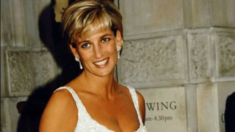 Cartas de Lady Di escritas de su puño y letra se venden en subasta por más de 60 mil euros 1 Merca2.es Diana de Gales Merca2.es
