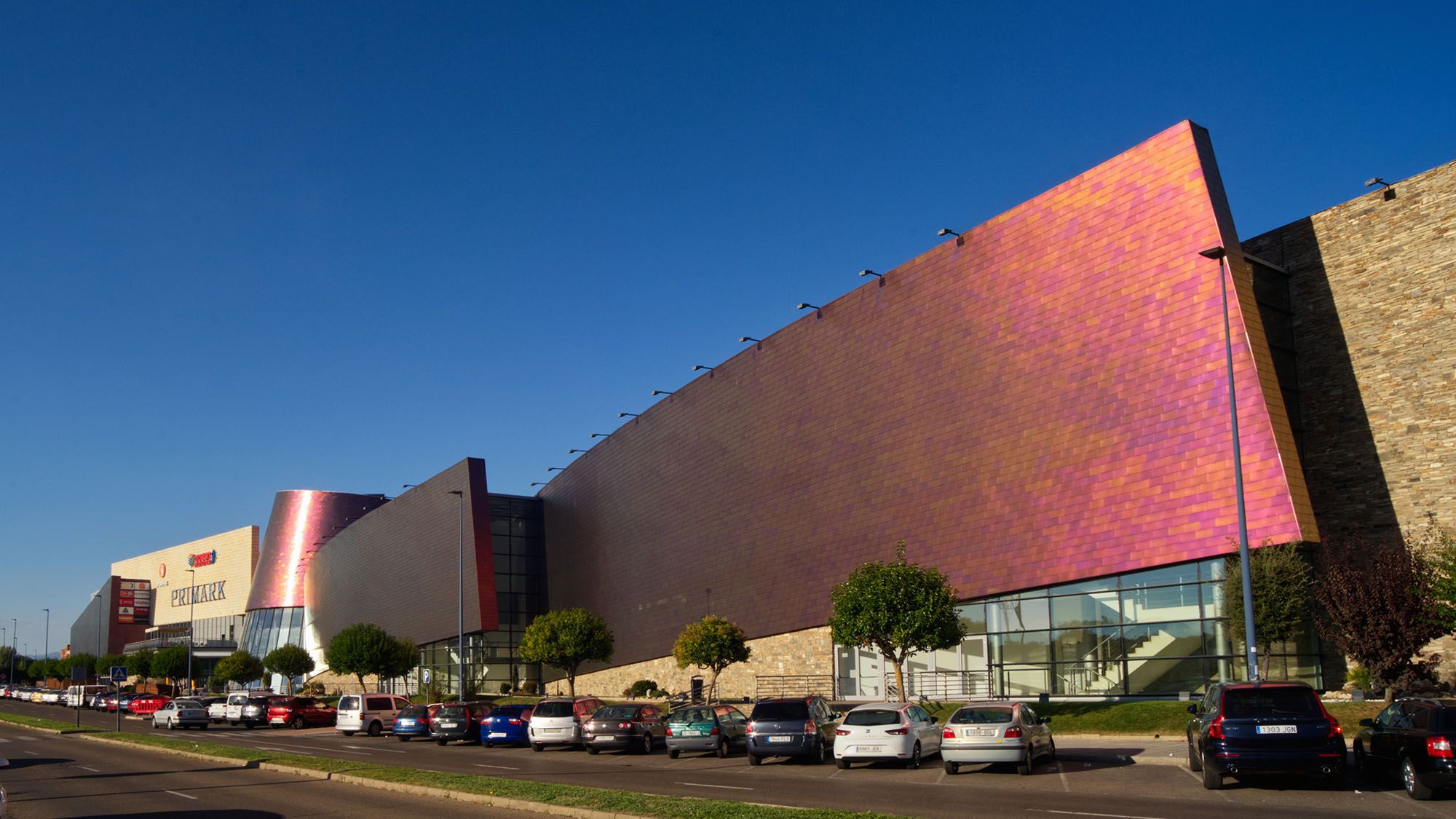 El Grupo Indotek compra a Blackstone el centro comercial Espacio León