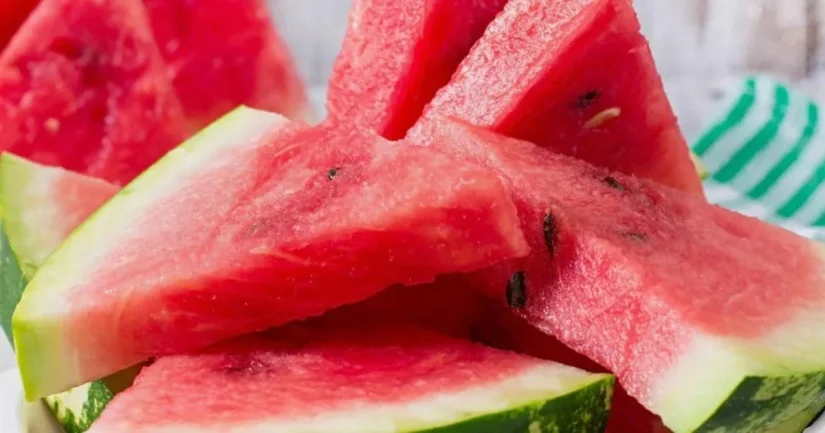 La OCU lo deja claro: esta fruta tan popular es la peor que puedes comprar en verano en el supermercado 30 Merca2.es Señales de sandía en mal estado