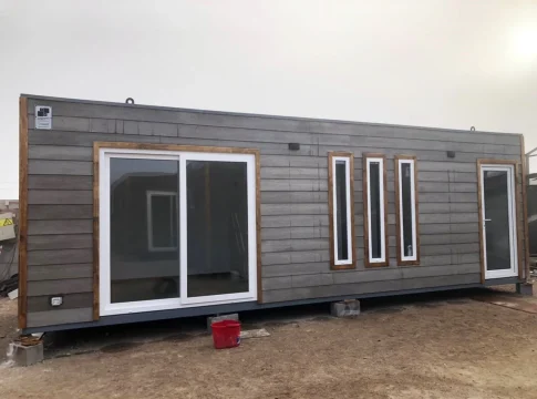 Esta casa prefabricada cuesta solo 4.100 euros, tiene 36 metros cuadrados, dormitorio, baño y más 1 casa
