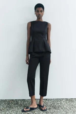 Con Zara y el estilo capri, el verano nunca ha sido tan elegante y mediterráneo 38 Merca2.es PANTALÓN CAPRI ZW COLLECTION