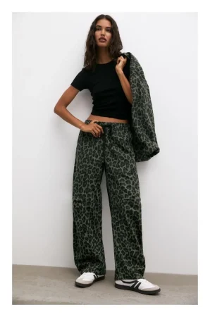 Pantalón baggy leopardo