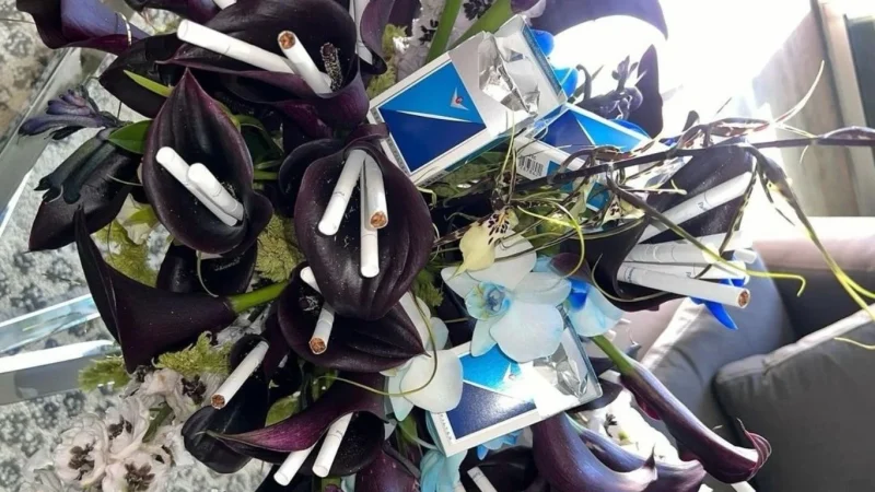 Rosalía arrasa con su top mínimo y botas de tacón arrugadas con efecto glitter, mostrando sus abdominales 1 Merca2.es La Rosalía y el detalle que le dio a Charlie XCX