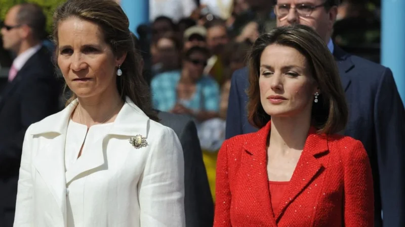 El secreto de la infanta Elena que le asegura unas vacaciones en paz, sin Letizia 1 Merca2.es La maniobra de la infanta Elena para evitar a la reina Letizia
