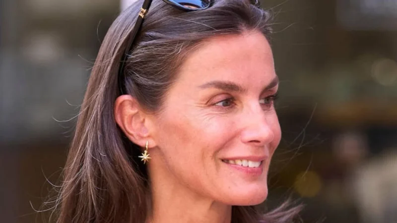 La fórmula de la reina Letizia para una piel perfecta sin una gota de maquillaje 1 Merca2.es La rutina de belleza de la reina Letizia: Constancia y cuidado