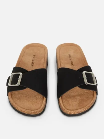 Sandalias con tira y hebilla