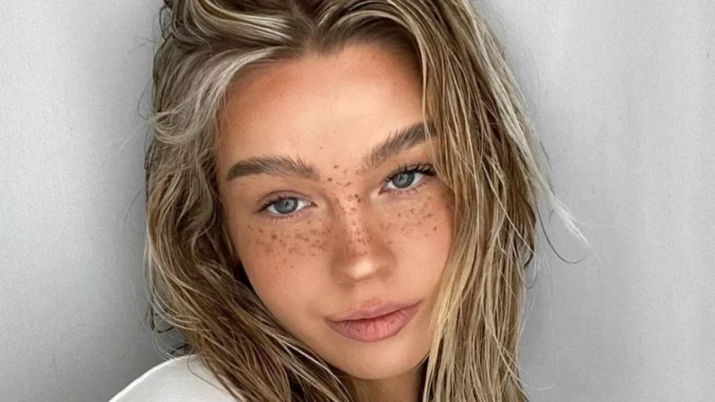 Sunkissed: El secreto detrás del bronceado de las famosas y cómo prolongarlo en otoño 2 Merca2.es Inspiración y ejemplos de looks Sunkissed