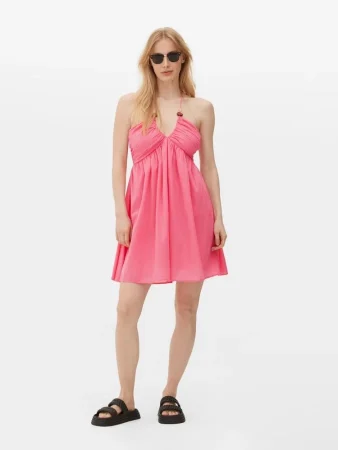 Vestido corto con escote