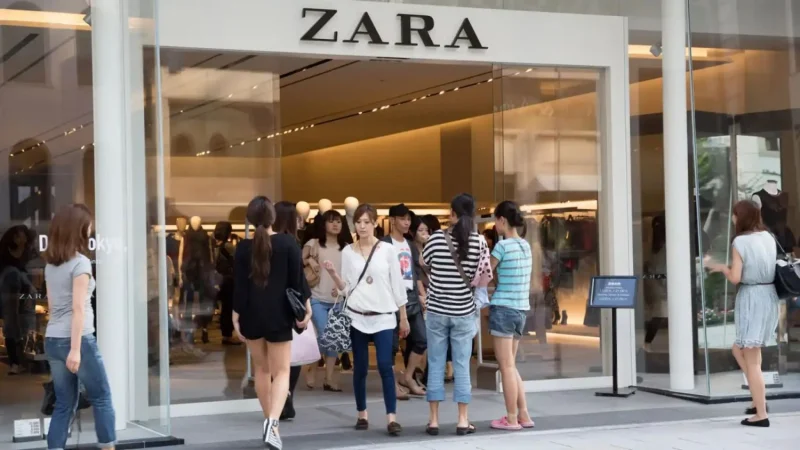 Zara acaba de sacar una impresionante colección de vestidos elegantes para cualquier graduación a precios más que asequibles 75 Merca2.es ¿Por qué Zara acierta esta temporada con sus conjuntos de graduación?