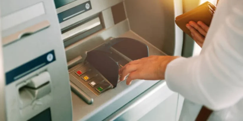La Policía Nacional explica por qué nunca deberías usar los cajeros automáticos de la calle 1 Merca2.es Cajero automático
