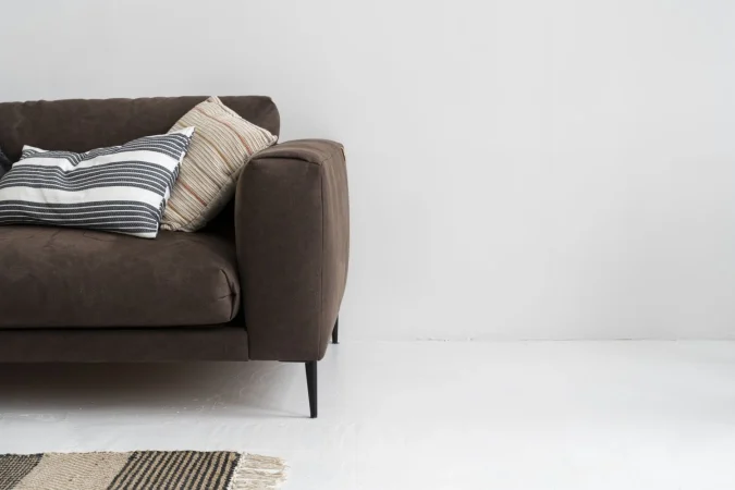 empty modern room with furniture Merca2.es