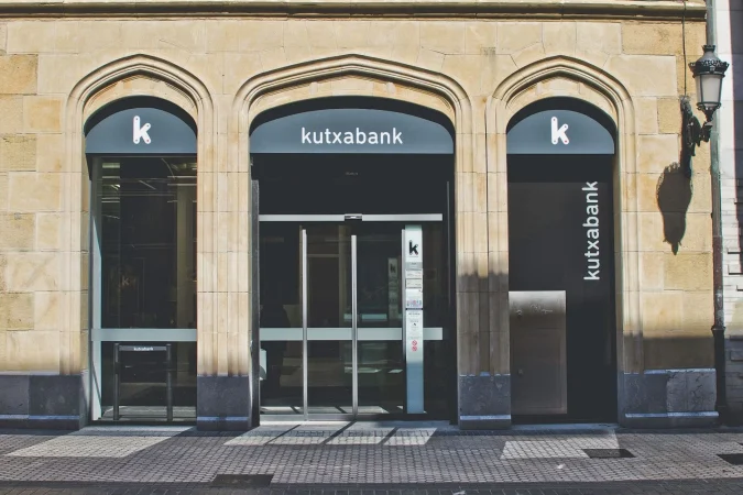 Kutxabank premia la domiciliación de pensiones: hasta 400 euros y tarjetas sin comisiones 1 Merca2.es kutxabank Merca2.es