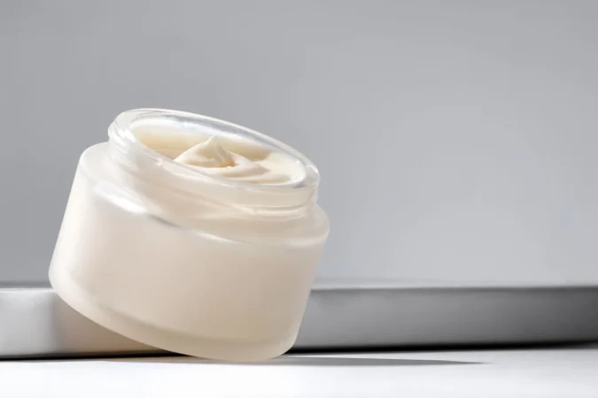 levitating cosmetic cream display Merca2.es